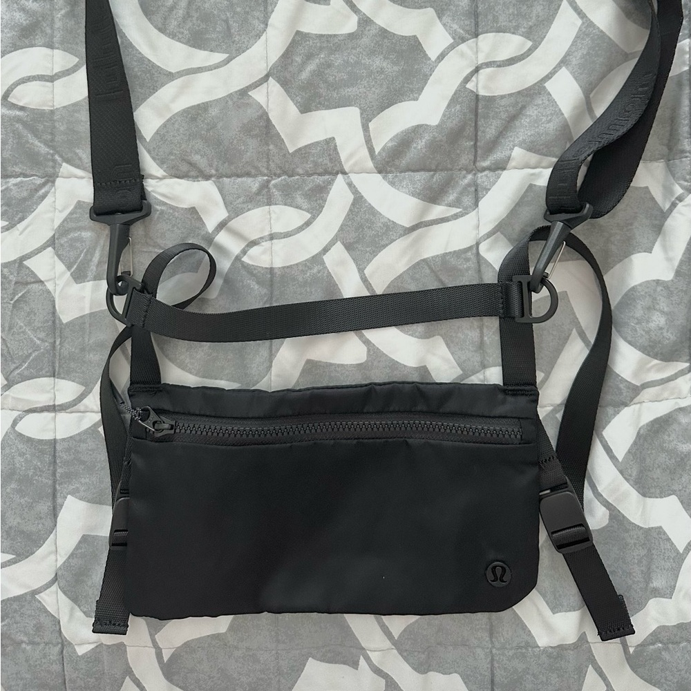 LULULEMON Yoga mat strap + little bag